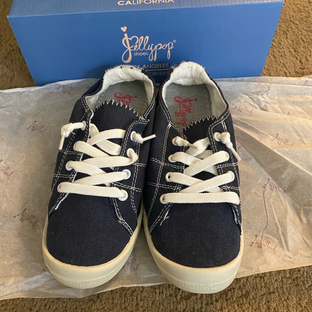 Jellypop Dallas lace up sneakers new in box
